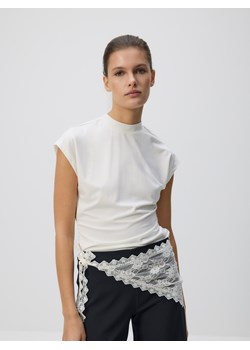 Reserved - Bluzka z marszczeniem - złamana biel ze sklepu Reserved w kategorii Bluzki damskie - zdjęcie 189000904