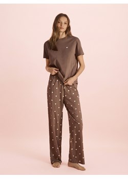 Reserved - Dwuczęściowa piżama w serca - brązowy ze sklepu Reserved w kategorii Piżamy damskie - zdjęcie 189002014