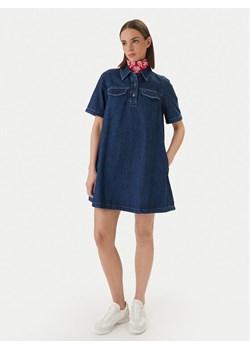 Tommy Jeans Sukienka jeansowa DW0DW22989 Granatowy Regular Fit ze sklepu MODIVO w kategorii Sukienki - zdjęcie 189004081