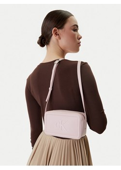 Calvin Klein Torebka Bold Ck Camera Bag LV04F3220G Różowy ze sklepu MODIVO w kategorii Listonoszki - zdjęcie 189004243