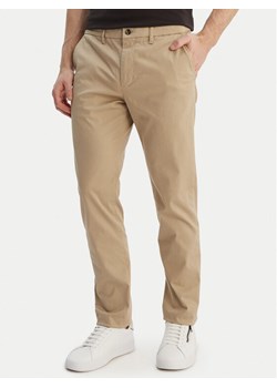 Tommy Hilfiger Chinosy Denton MW0MW41923 Beżowy Regular Fit ze sklepu MODIVO w kategorii Spodnie męskie - zdjęcie 189006603