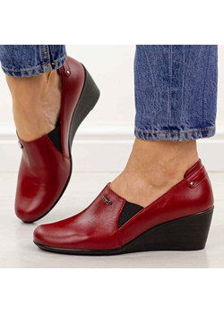Czerwone Polskie półbuty damskie na koturnie Gregors 947 ze sklepu suzana.pl w kategorii Półbuty damskie - zdjęcie 189010061