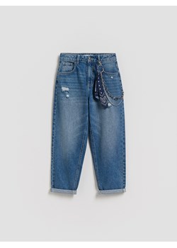 Reserved - Jeansy carrot z łańcuchem i bandaną - niebieski ze sklepu Reserved w kategorii Spodnie chłopięce - zdjęcie 189011014