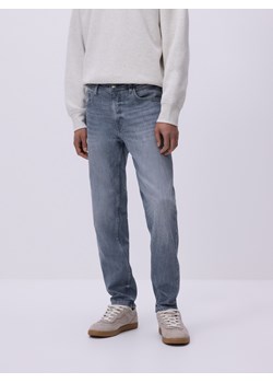 Reserved - Jeansy slim z efektem sprania - jasnoszary ze sklepu Reserved w kategorii Jeansy męskie - zdjęcie 189011041