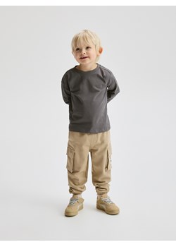Reserved - Bawełniane joggery cargo - beżowy ze sklepu Reserved w kategorii Spodnie chłopięce - zdjęcie 189011082