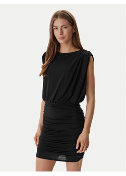Guess Sukienka koktajlowa W6GK56 K3171 Czarny Regular Fit ze sklepu MODIVO w kategorii Sukienki - zdjęcie 189020923