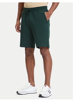 Tommy Hilfiger Szorty sportowe Essential Terry MW0MW37240 Zielony Regular Fit ze sklepu MODIVO w kategorii Spodenki męskie - zdjęcie 189021164