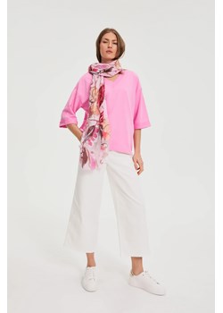 Szal różowy ze sklepu Moodo.pl w kategorii Szaliki i chusty damskie - zdjęcie 189024920
