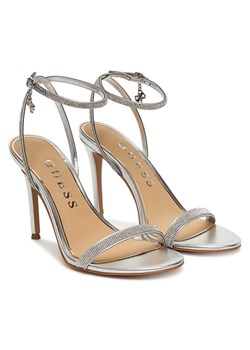 Sandały Guess FLJCHR SAT03 Srebrny ze sklepu eobuwie.pl w kategorii Sandały damskie - zdjęcie 189025062