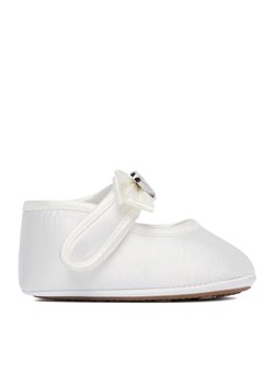 Guess Półbuty CEO-CM250408-5 Biały ze sklepu MODIVO w kategorii Balerinki dziecięce - zdjęcie 189026031