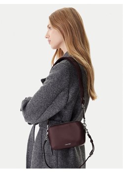 Calvin Klein Torebka LV04F3165G Bordowy ze sklepu MODIVO w kategorii Listonoszki - zdjęcie 189032094