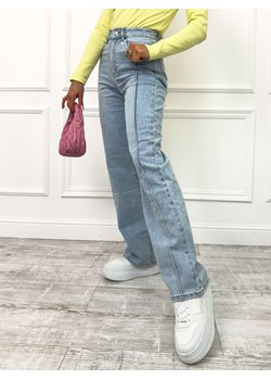 SPODNIE JEANSOWE Z PRZESZYCIAMI NA NOGAWKACH- JASNONIEBIESKIE ze sklepu olika.com.pl w kategorii Jeansy damskie - zdjęcie 189033174