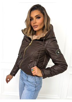 KURTKA PRZEJŚCIOWA PIKOWANA Z KAPTUREM I ŚCIĄGACZEM NA DOLE- CZEKOLADOWA ze sklepu olika.com.pl w kategorii Kurtki damskie - zdjęcie 189033323