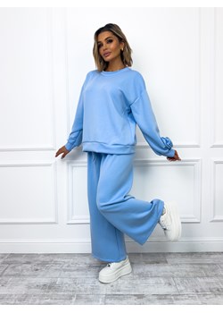 KOMPLET DRESOWY MASEŁKOWY BLUZA Z KWIATAMI NA RĘKAWACH+ SPODNIE Z SZEROKĄ NOGAWKĄ- NIEBIESKI ze sklepu olika.com.pl w kategorii Komplety i garnitury damskie - zdjęcie 189033351