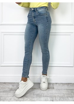 SPODNIE JEANSOWE SKINNY Z WYSOKIM STANEM- NIEBIESKIE ze sklepu olika.com.pl w kategorii Jeansy damskie - zdjęcie 189033401