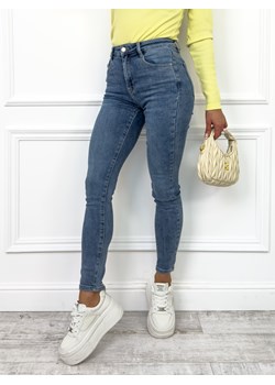 SPODNIE JEANSOWE SKINNY Z WYSOKIM STANEM- NIEBIESKIE ze sklepu olika.com.pl w kategorii Jeansy damskie - zdjęcie 189033432