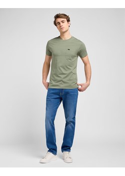 MESKA KOSZULKA LEE ULTIMATE POCKET TEE OLIVE STONE 112370494 ze sklepu YouNeedit.pl w kategorii T-shirty męskie - zdjęcie 189034332