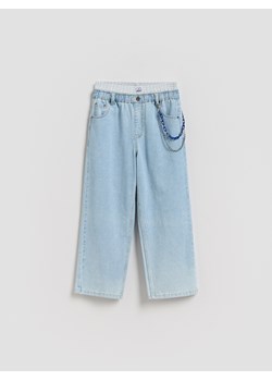Reserved - Jeansy baggy z łańcuchem - niebieski ze sklepu Reserved w kategorii Spodnie chłopięce - zdjęcie 189042170
