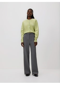 Reserved - Spodnie z paskiem - jasnoszary ze sklepu Reserved w kategorii Spodnie damskie - zdjęcie 189042604