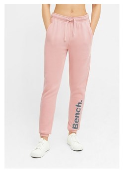 Bench Spodnie dresowe "Corey" w kolorze jasnoróżowym ze sklepu Limango Polska w kategorii Spodnie damskie - zdjęcie 189053143