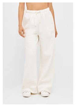 Bench Spodnie dresowe "Aquaila" w kolorze białym ze sklepu Limango Polska w kategorii Spodnie damskie - zdjęcie 189053292