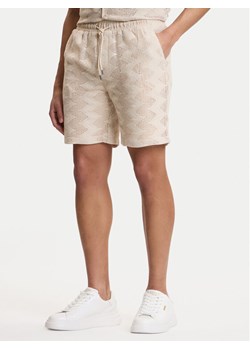 Guess Szorty materiałowe M6GD29 K3237 Beżowy Regular Fit ze sklepu MODIVO w kategorii Spodenki męskie - zdjęcie 189056110
