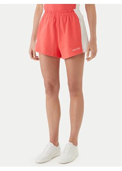 Calvin Klein Swimwear Szorty materiałowe LV00Q61153 Różowy Regular Fit ze sklepu MODIVO w kategorii Szorty - zdjęcie 189056161