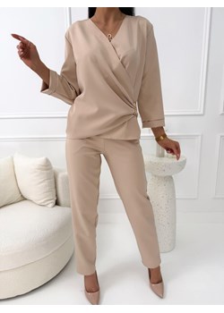 Beżowy Elegancki Komplet ze Złotą Klamrą ze sklepu ModnaKiecka.pl w kategorii Komplety i garnitury damskie - zdjęcie 189058102