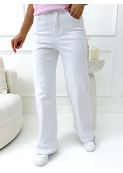 Białe Jeansowe Spodnie z Szerokimi Nogawkami ze sklepu ModnaKiecka.pl w kategorii Jeansy damskie - zdjęcie 189058140