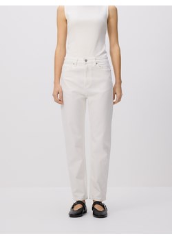 Reserved - Jeansy mom fit - złamana biel ze sklepu Reserved w kategorii Jeansy damskie - zdjęcie 189062574