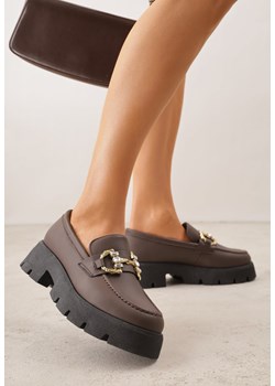 Brązowe Mokasyny na Grubej Tłoczonej Podeszwie z Metaliczną Klamrą i Cyrkoniami Renisea ze sklepu born2be.pl w kategorii Mokasyny damskie - zdjęcie 189062921