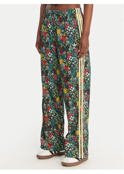 adidas Spodnie dresowe Liberty London Firebird KD5561 Kolorowy Loose Fit ze sklepu MODIVO w kategorii Spodnie damskie - zdjęcie 189073480