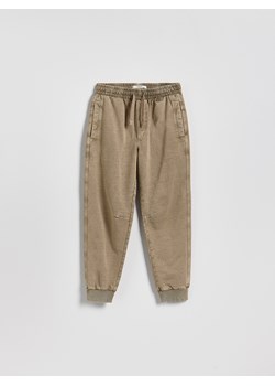 Reserved - Joggery z efektem sprania - brązowy ze sklepu Reserved w kategorii Spodnie chłopięce - zdjęcie 189077791