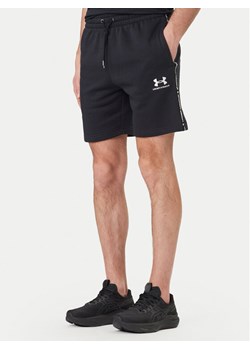 Under Armour Szorty sportowe UA Icon Fleece Taping 1390299 Czarny Regular Fit ze sklepu MODIVO w kategorii Spodenki męskie - zdjęcie 189079193