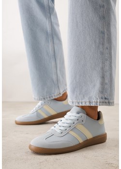 Granatowe Płaskie Sneakersy Ozdobione Paskami Glaria ze sklepu born2be.pl w kategorii Buty sportowe damskie - zdjęcie 189080273