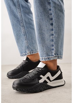 Czarne Sneakersy z Abstrakcyjną Podeszwą z Tłoczeniem i Ozdobnymi Paskami Emaliane ze sklepu born2be.pl w kategorii Buty sportowe damskie - zdjęcie 189083790