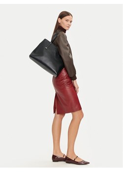 Torebka Calvin Klein Ck Plaque Medium Shopper K60K612782 Czarny ze sklepu eobuwie.pl w kategorii Torby Shopper bag - zdjęcie 189087951