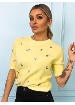 SWETER NA KRÓTKI RĘKAW Z HAFTOWANYMI KWIATAMI-ŻÓŁTY ze sklepu olika.com.pl w kategorii Swetry damskie - zdjęcie 189097093