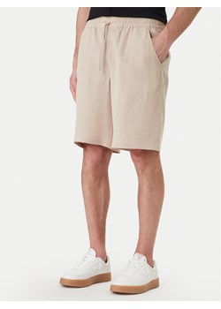 Guess Szorty sportowe F6GD01 WN202 Beżowy Regular Fit ze sklepu MODIVO w kategorii Spodenki męskie - zdjęcie 189101811