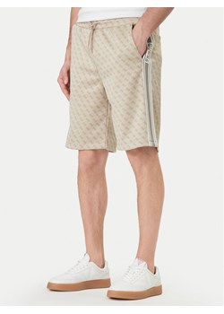 Guess Szorty sportowe Z6GD12 K3220 Beżowy Regular Fit ze sklepu MODIVO w kategorii Spodenki męskie - zdjęcie 189101853
