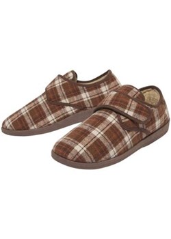 Kapcie zapinane na rzep i podszyte kożuszkiem sherpa ze sklepu Atlas For Men w kategorii Kapcie męskie - zdjęcie 189103592