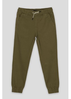 Spodnie typu jogger w kolorze khaki, Rozmiar - 140, Kolor - Khaki ze sklepu REPORTER w kategorii Spodnie chłopięce - zdjęcie 189104941