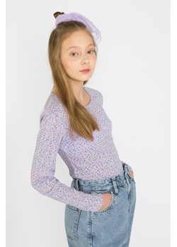 Fioletowa bluzka z długim rękawem z wzorem w kwiaty dla dziewczyny, Rozmiar - 140, Kolor - Fioletowy ze sklepu REPORTER w kategorii Bluzki dziewczęce - zdjęcie 189105351