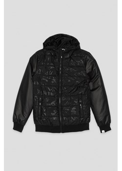 Czarna ocieplana pikowana kurtka z nadrukami graffiti, Rozmiar - 140, Kolor - Czarny ze sklepu REPORTER w kategorii Kurtki chłopięce - zdjęcie 189105722