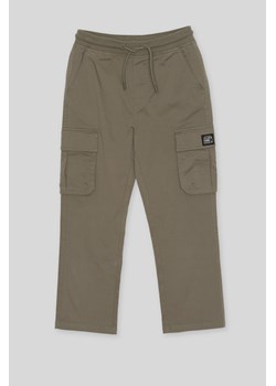 Spodnie typu cargo w kolorze khaki, Rozmiar - 140, Kolor - Khaki ze sklepu REPORTER w kategorii Spodnie chłopięce - zdjęcie 189105742