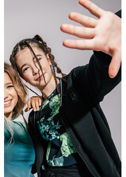 Czarny T-Shirt z nadrukiem w kolorze soczystej zieleni, Rozmiar - 140, Kolor - Multikolor ze sklepu REPORTER w kategorii Bluzki dziewczęce - zdjęcie 189106231