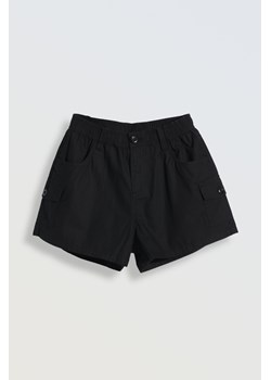 Czarne krótkie spodenki z naszywanymi kieszeniami, Rozmiar - 140, Kolor - Czarny ze sklepu REPORTER w kategorii Spodenki dziewczęce - zdjęcie 189106602