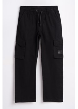 Czarne spodnie dresowe z naszywanymi kieszeniami, Rozmiar - 140, Kolor - Czarny ze sklepu REPORTER w kategorii Spodnie chłopięce - zdjęcie 189106843