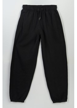 Czarne spodnie dresowe OVERSIZE z gumą w pasie, Rozmiar - 140, Kolor - Czarny ze sklepu REPORTER w kategorii Spodnie dziewczęce - zdjęcie 189106890