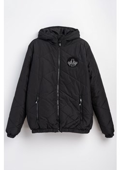Czarna pikowana kurtka z naszywką z przodu, Rozmiar - 146, Kolor - Czarny ze sklepu REPORTER w kategorii Kurtki chłopięce - zdjęcie 189106941